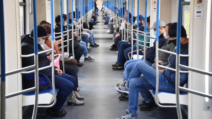 Массовую драку устроили пассажиры в вагоне метро в Москве