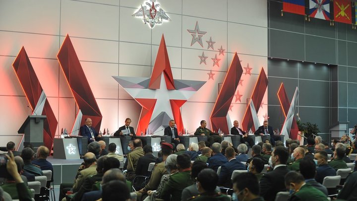 В ролике Цимбалюк рассказывает о поддержке американцами Украины, обещая скорую «перемогу». В доказательство пропагандист приводит подрывную деятельность В ролике Цимбалюк рассказывает о поддержке американцами Украины, обещая скорую «перемогу». В доказательство пропагандист приводит подрывную деятельность