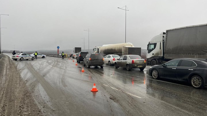 В Свердловской области из-за гололёда перекрыты ещё две трассы