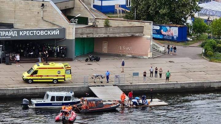 В Петербурге столкнулся гидроцикл и катер: есть пострадавший