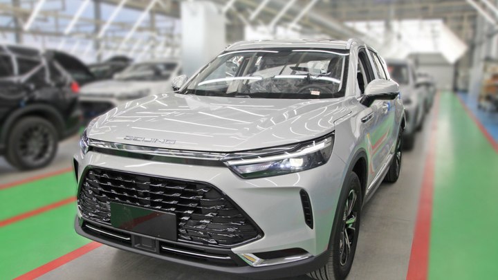 Промышленное производство китайского кроссовера BAIC X7 началось в Калининграде: что за машина