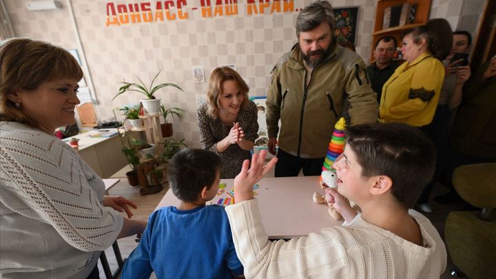 Большая Россия поможет: Спасённые жители Донбасса верят