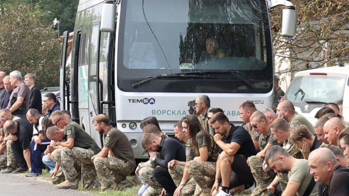Подрезал, и в секунды упаковали. Поездки на работу обернулись отправкой на фронт. В Одессе тревога