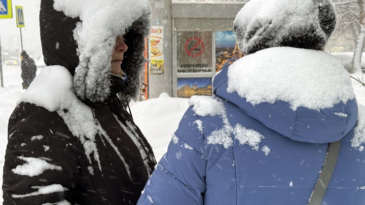 Дайте закурить? Две челябинки попросили у мужчины сигарету, а забрали другое