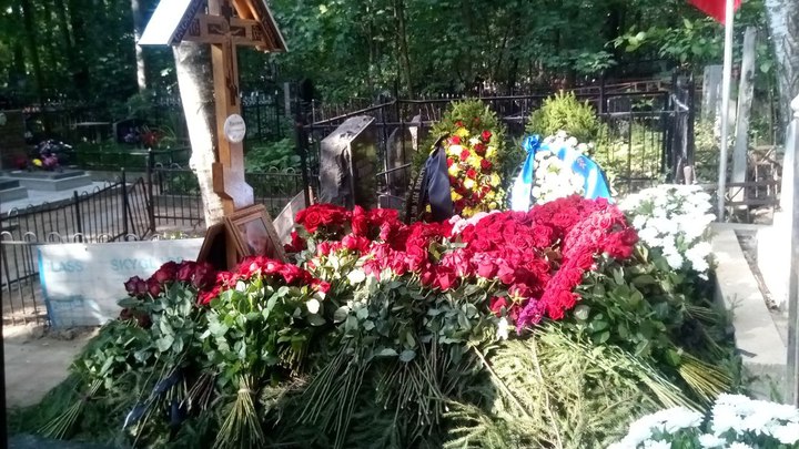 ЧП на могиле Пригожина: ЧВК Вагнер выставила круглосуточную охрану
