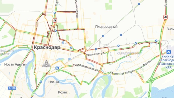 Автомобили стоят в 9-балльных пробках на дорогах Краснодара
