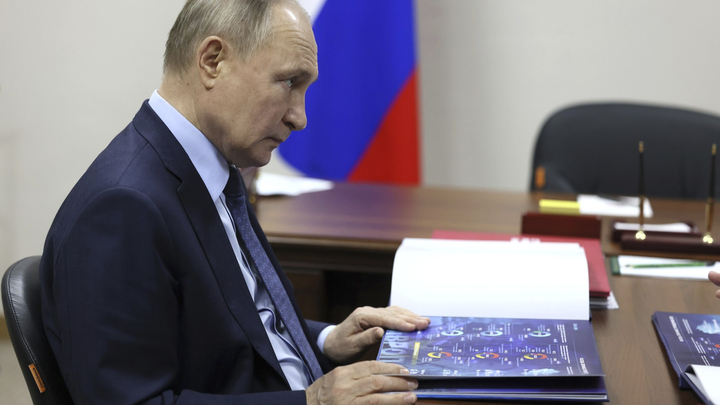 Путин начал первую после победы на выборах поездку в регионы с Торжка Тверской области