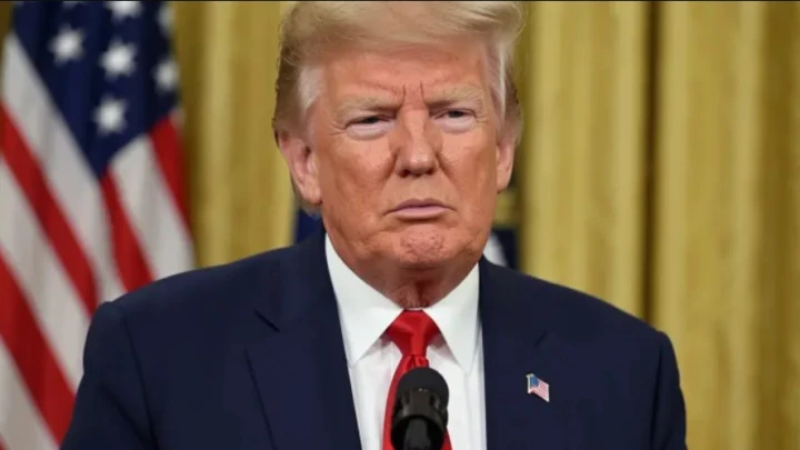 Трамп высмеял Байдена, изобразив издевательскую пародию на него