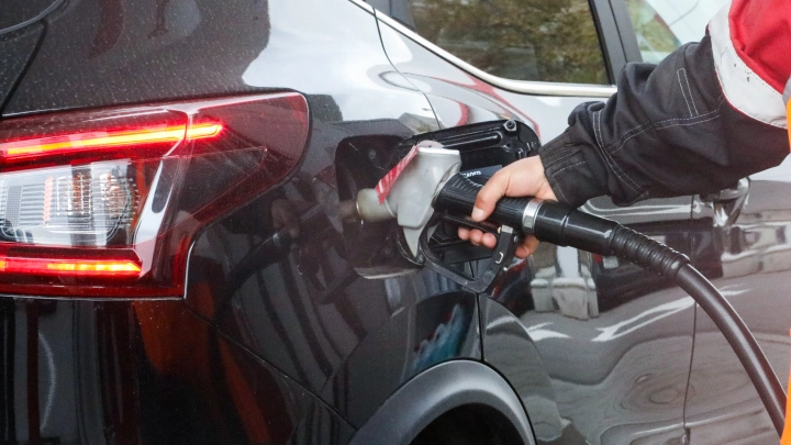 Хазин раскрыл заговор бензоколонки. Костьми лягут, но бензин не опустят