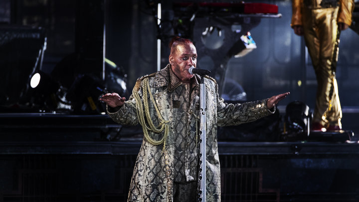 Тиль Линдеманн снял клип Я ненавижу детей о массовых убийствах в форме пионера