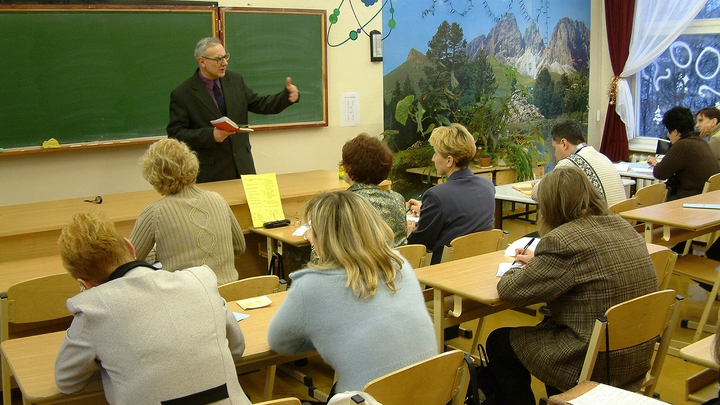 Воспринимали материал хорошо: Казахов убеждали в оккупации Крыма Россией на лекции