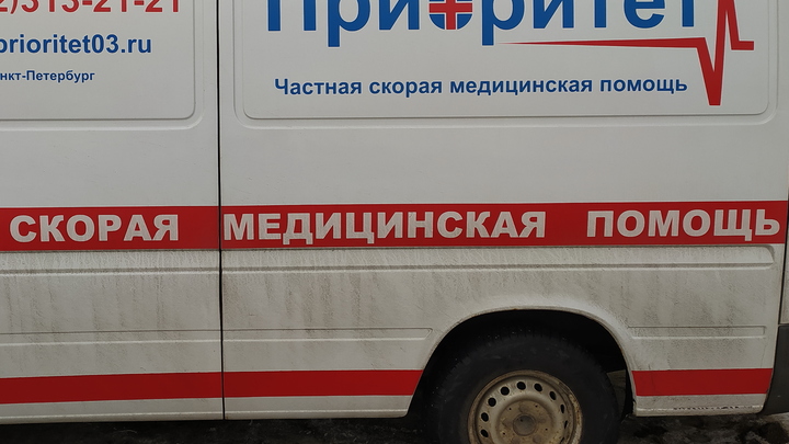 Под Петербургом карета скорой насмерть сбила пешехода на зебре