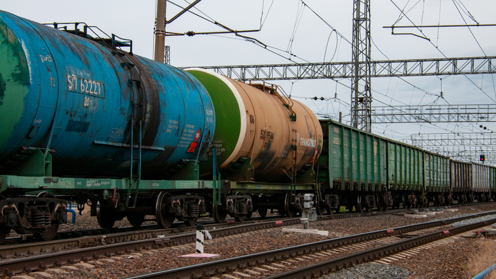В Ростове на Западном сошли с рельсов вагоны грузового состава. Что известно
