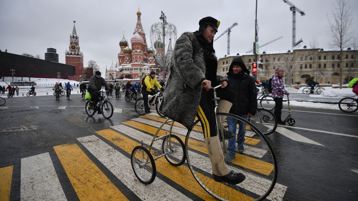 Электровелосипед для почтальона Печкина: почта России снабдит сотрудников в Москве новым транспортом