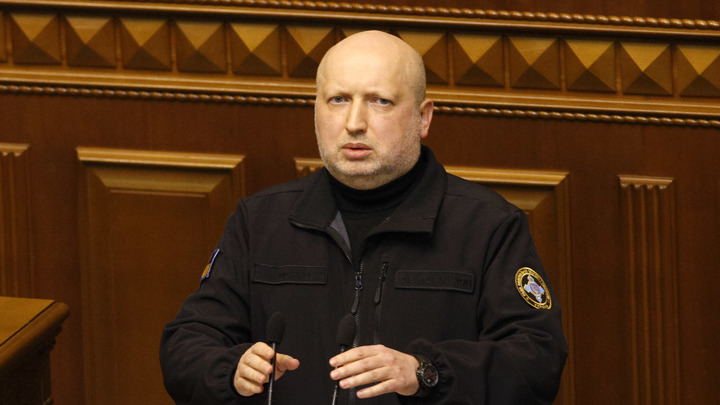 Разрешили убивать: Как Турчинов одним решением похоронил свою страну