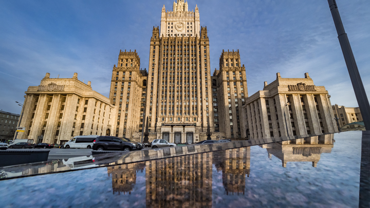 В МИД России с красной папкой: Вслед за чехами на ковёр вызван посол Польши