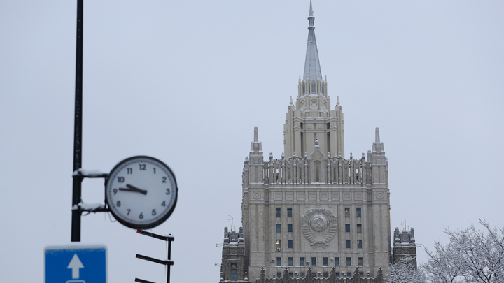 Война отменяется: Посольство России на Украине работает в штатном режиме