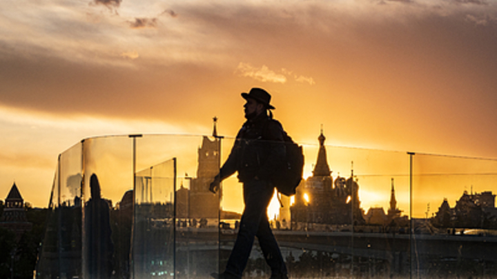 Украинка за 20 минут выселила в ночь семью из квартиры в Москве: Выезжайте!