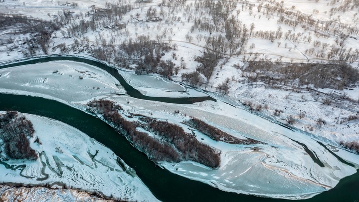 Ледяная плита придавила мальчика в Омске