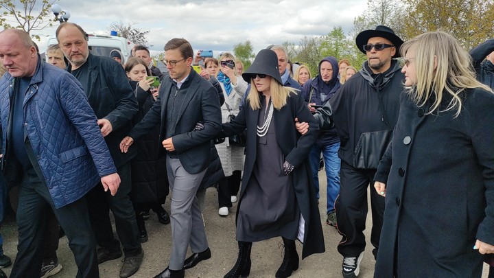 Пугачева попросила прощения у Манижи за бесчеловечность в отношении террористов