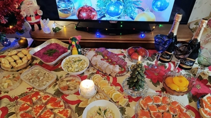 Медик перечислила блюда, которые лучше даже не пробовать на новогоднем корпоративе