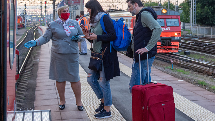 На ж/д вокзале Краснодар-1 у пассажирки украли заряжающийся телефон