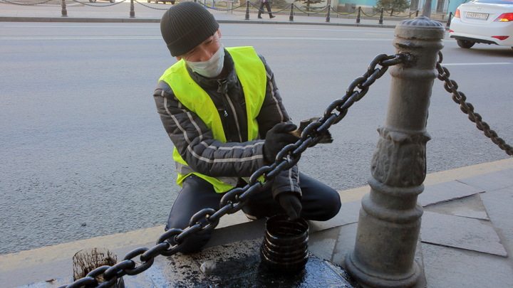 Едут на заработки - а их сажают: Россия допустила ошибку с мигрантами, как не повторить