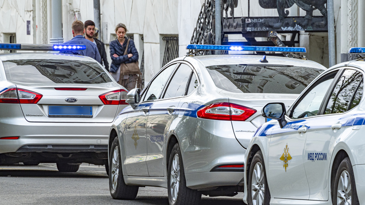 Задержание у посольства Великобритании в Москве: Мужчину доставили в больницу