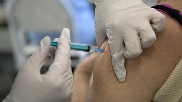 Гурулев сообщил о решении проблемы с дефицитом вакцины