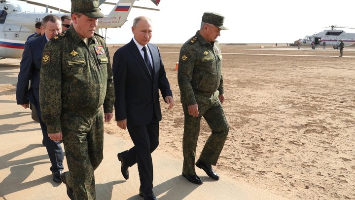 Путин нагрянул в штаб в Ростове-на-Дону: Докладывал президенту Герасимов