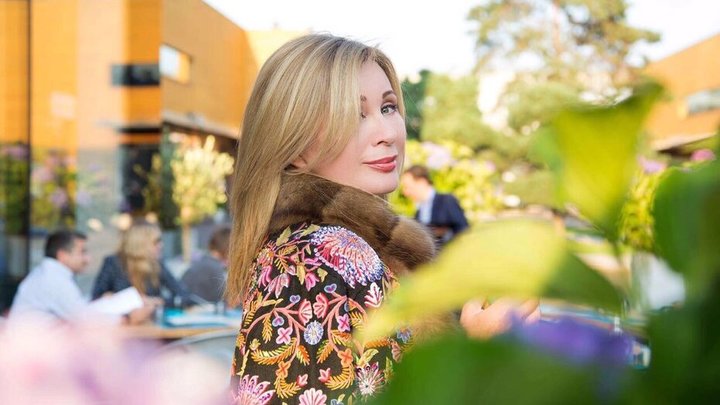 Люди, не смотрите это!: Вика Цыганова стала жертвой нейросети. Пошли странные накаты