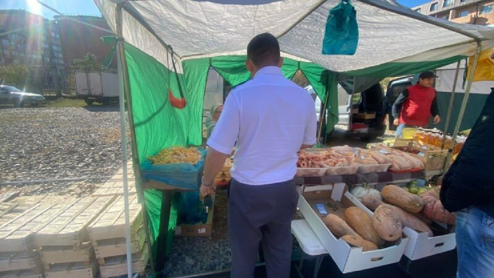 В Краснодаре на ярмарке выходного дня нашли опасные продукты