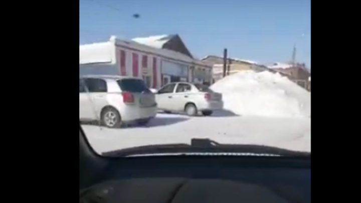 Глава Колывани вышла из поселкового чата из-за вопросов об уборке снега