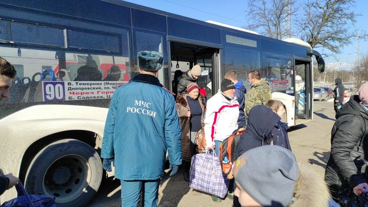 Свыше 13 тысяч беженцев прибыли из Донбасса в Ростовскую область за сутки: Новости на 18 марта