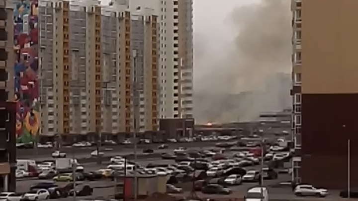 В Челябинске в районе Университетской набережной вспыхнул крупный пожар