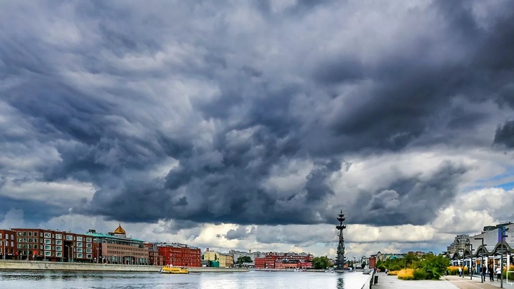 Столичные коммунальщики перешли на круглосуточное дежурство из-за непогоды