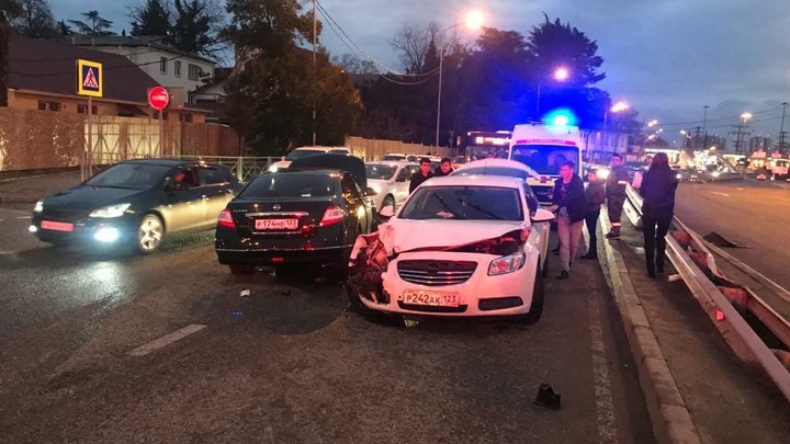 В Сочи два ребенка пострадали при столкновении Nissan и Opel