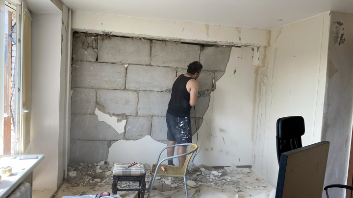 Стала известна сумма для стандартного ремонта комнаты своими силами