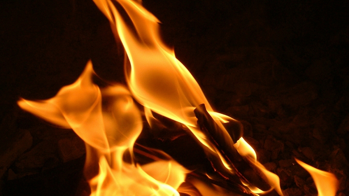 На Украине жгут храмы. Нацисты дали добро