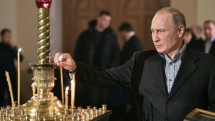 Путин встречает Рождество в Спасо-Преображенском соборе, где он был крещен в 1952 году