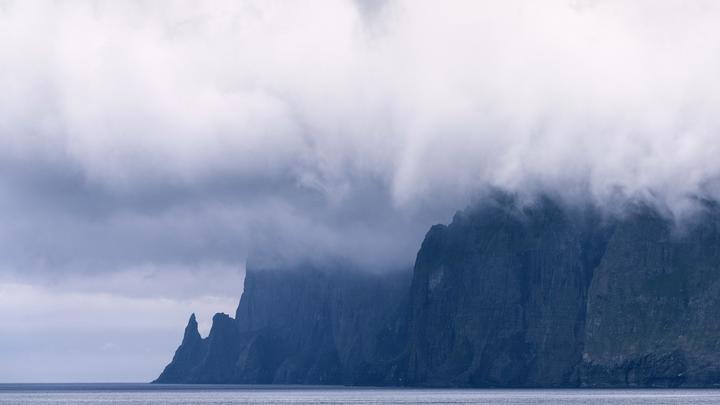 Перевёрнутое торнадо: На Фарерских островах засняли необычное явление