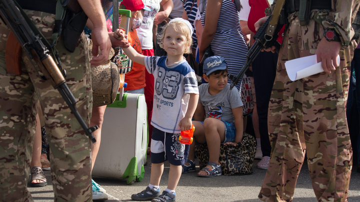 Все, кто за Россию, валите: План Киева по захвату Донбасса раскрыл политолог
