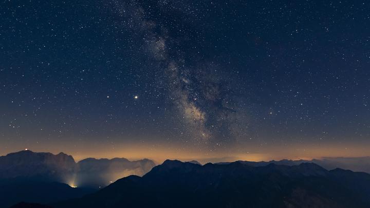 Лежит на боку: Пять секретов самой таинственной планеты Солнечной системы