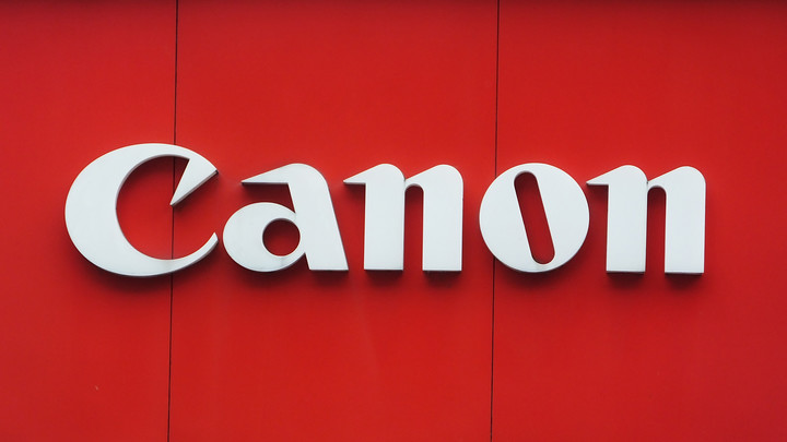 Н&M и Canon приостановили работу из-за колебания курса рубля