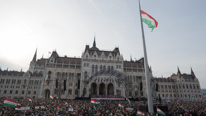 МИД Украины выдвинул ультиматум главе парламента Венгрии, огласившего серьёзную проблему Зеленского