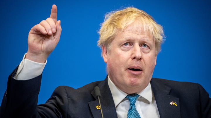 Санкции против России жёстко ударили бумерангом: Под Джонсоном зашаталось кресло