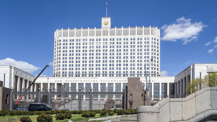 Элита Россия разбилась на две партии: Правительство перед жёстким выбором