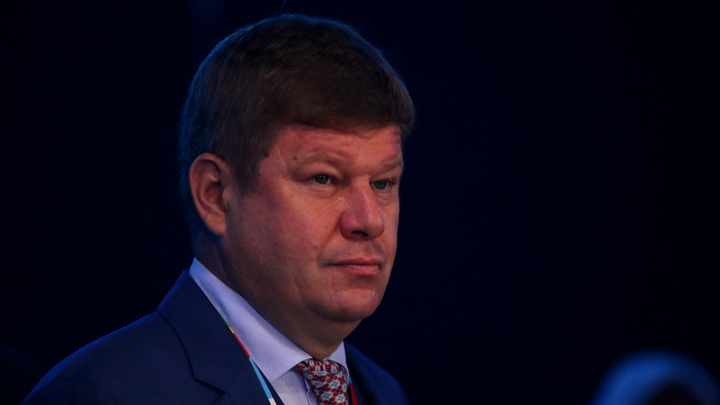 Губерниев сорвал с себя Z-футболку. Спортсменка возмутилась: Почему ему это позволяют?