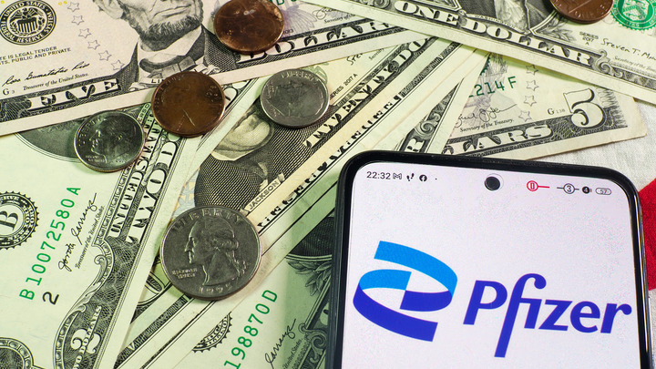 Бывший вице-президент Pfizer не стал скрывать зловещих планов Гейтса и Шваба