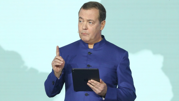 Медведев заявил, что конфликт с Западом пошел по худшему сценарию: Это не ядерный блеф